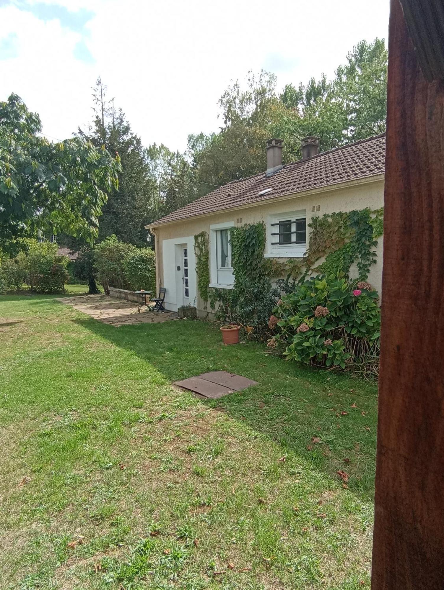 Maison De Village En Bord De Riviere Narcy Exteriér fotografie